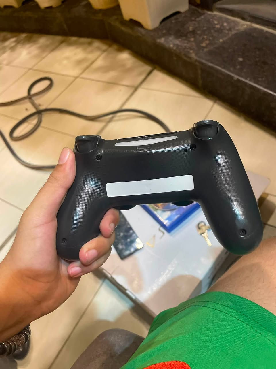 سلام عليكم شباب بلي فور سلم للبيع لوك ستيكر البلي مابي اي عطل ولا مفتوح ونضيف جدا آخو الجديد يجي وياه كامل ملحقاته وياه يده اصليه مابيه اي عطل السعر 275 وبي مجال للتواصل واتساب *********** عنواني بغداد حي الجهاد
