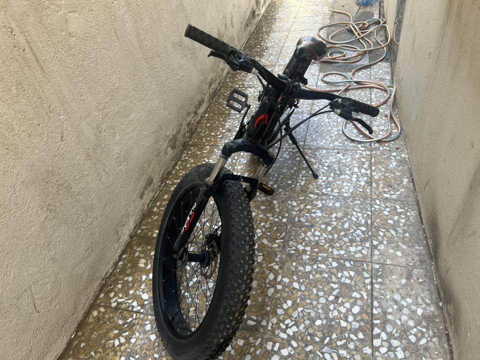 بايسكل جبلي للبيع موديل جديد نضيف كلش وماناقصه شي بايدرات بريكات كله شغاله زنجيل نضيف دبل شغال استاند كلش ماناقصه تاخذه شرط النضافه السعر 150 وبيه مجال ومكاني كراده رقم للتواصل ***********

