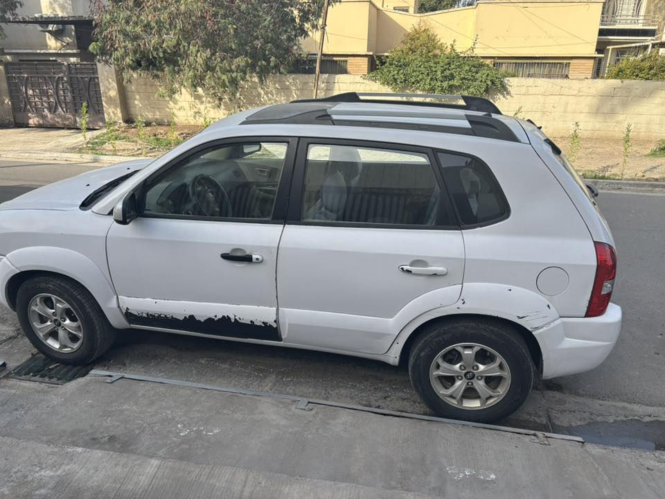 توسان 2009 الشكل القديم اخر اصدار يجي التبريد شاشة بيهه صبغ باب السكن و الوراه و بنيد فقط البجم كبس مابيه شي 

لمعرفة السعر يرجى الاتصال على الرقم 

***********
