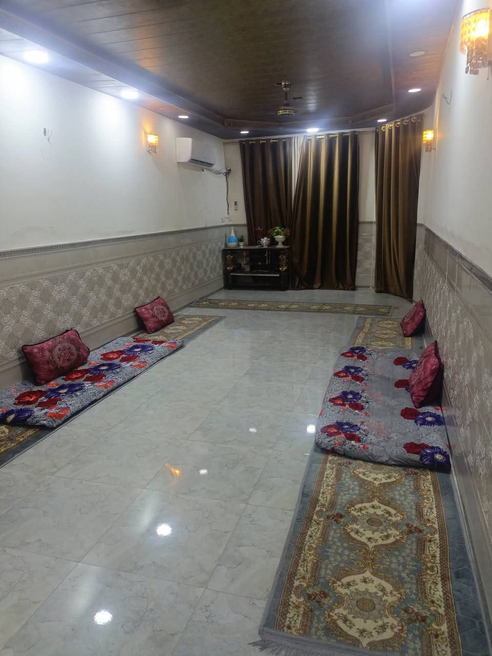 الدار للبيع مساحته 250 طابقين طابو صرف نبيع على المبادر حله شارع 80 لاستفسار على  ***********
