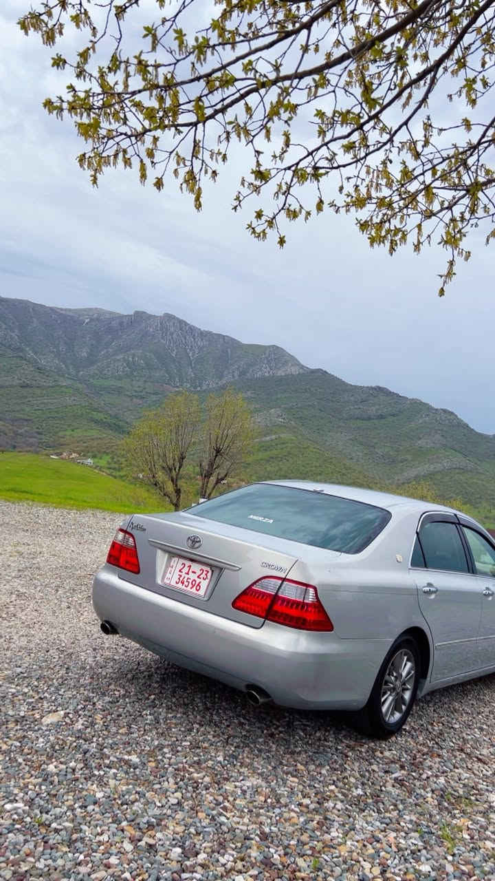 مووس مووس بێ کۆددد
شاهینە ڕۆیاڵی ٢٠٠٦ مانگی ١١

گەورە بە گەورەی ١٨٢

دوو دوگمە 

دو پەردەی دواوە خۆم بۆم داناوە پەردەی شەریکە 

ناو زەرد فۆڕمیگای نەشکاوە

برێکی بەسراوە

تەبریدی مەزبوتە 

بێ بۆیاخە سەیارەکەەەە

١٦٠ هەزار رۆشتوە

سفرە سەیارەکە 

بە شەرتی بۆیاخ دەعم لیدراو کەڤەر گۆڕاو

 بێ دوکەڵڵ

سەیارەکە یەک دەسە
***********
