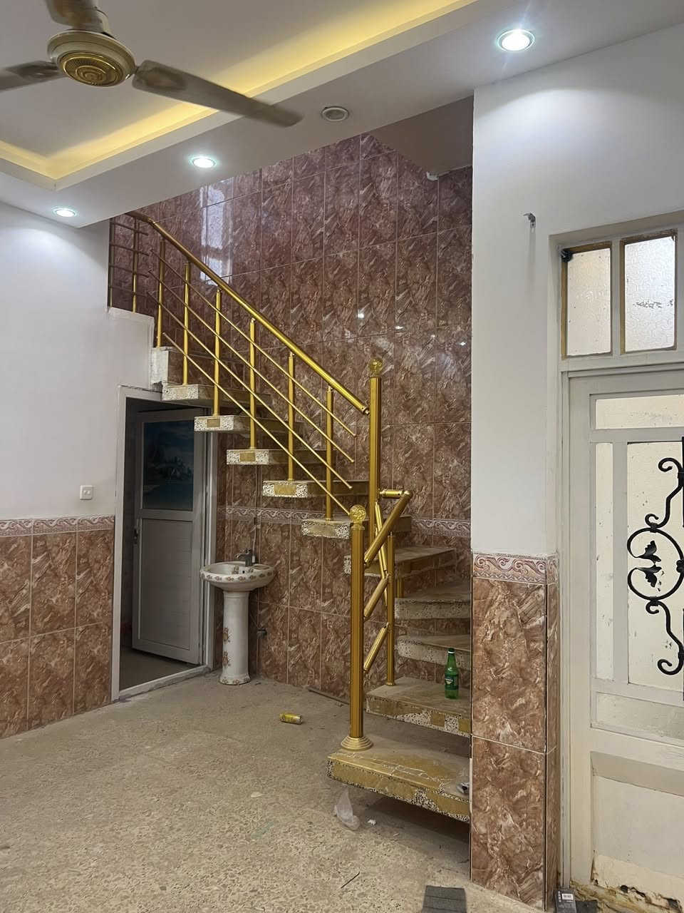 بيت للبيع  في شارع الحولي منطقه الاساتذه البيت طابق ونص بيع مستعجل رقم العقار 85479شارعه 15ثالث بيت عن شارع الحولي االشراي
يتصل على هذا الرقم 
ا*********** السعر النهائي 88مليون قفل
