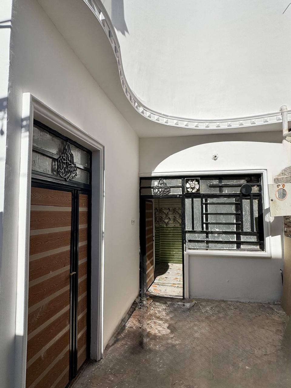 سلام عليكم للبيع دار في كربلاء - الحر
الصغير مساحه 100 متر
موقع مميز بداية شارع المستوصف قريب من المدارس وكافة الخدمات الأساسية أسواق، مراكز
صحية، مواصلات).
المواصفات:
• المساحة: 100 متر
• استقبال 4*5
• عدد الغرف: غرفتين
• صالة مريحة 3*5
• مطبخ عملي
• حمام صحي
• كراج للسيارة
• تواليت خارجية
• مناسبة جداً للعائلة
السعر: 90 مليون (قابل للتفاوض
موبايل ***********
غير متواجد على الفيس اتصال فقط
