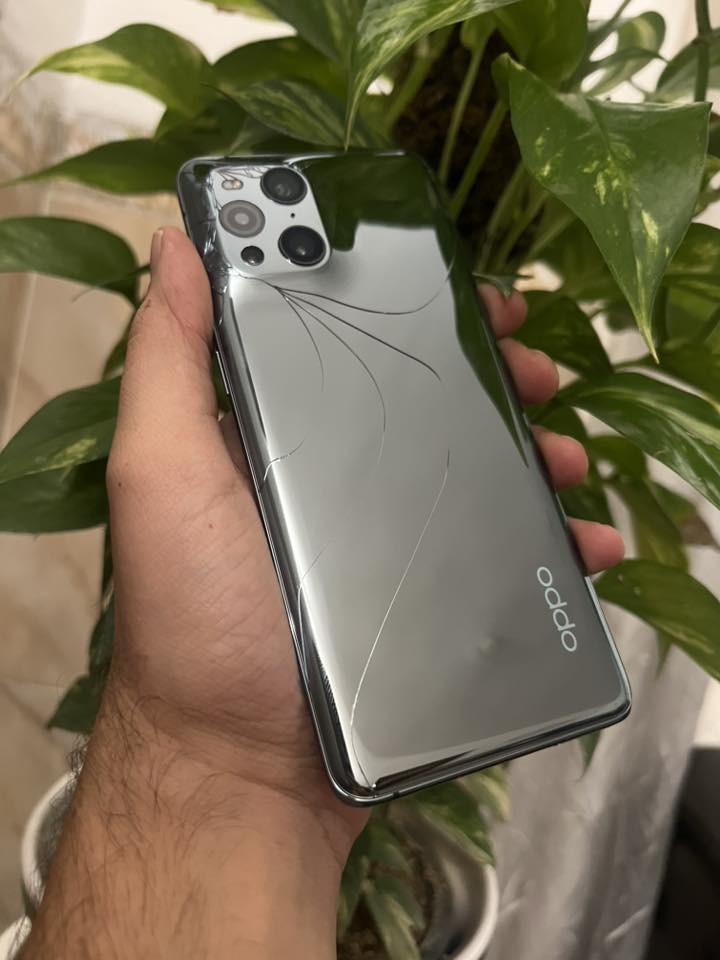 السلام عليكم للبيع oppo Find x3 pro ذاكره 256 عشوائيه 12 جهاز كلش نظيف فقط الضهر مكسور بدون ملحقات السعر 225 قفل للتواصل على الرقم *********** واتساب اتصال
