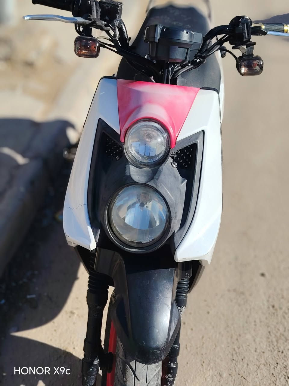 سلام عليكم سكنس جبلي. مكينه ما مفتوحه.  الصبح نكره سلف ؛ كل نقص ما بيه مثل ما موضح بل صوره أوراق كامله منفيس مكاتبه، كلشي بيه شغال كهربائيات قفل جنطه. قفل استيرن. قفل جوزه، دبلات شغاله. تايرات جديده. دهن جديد. المكان. مدينة الصدر. السعر 1.200 الرقم ***********
