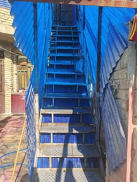 درج خارجي للبيع طول ٥متر وعرض متر ٠٧٧١٨٥٧٧٠٦٨