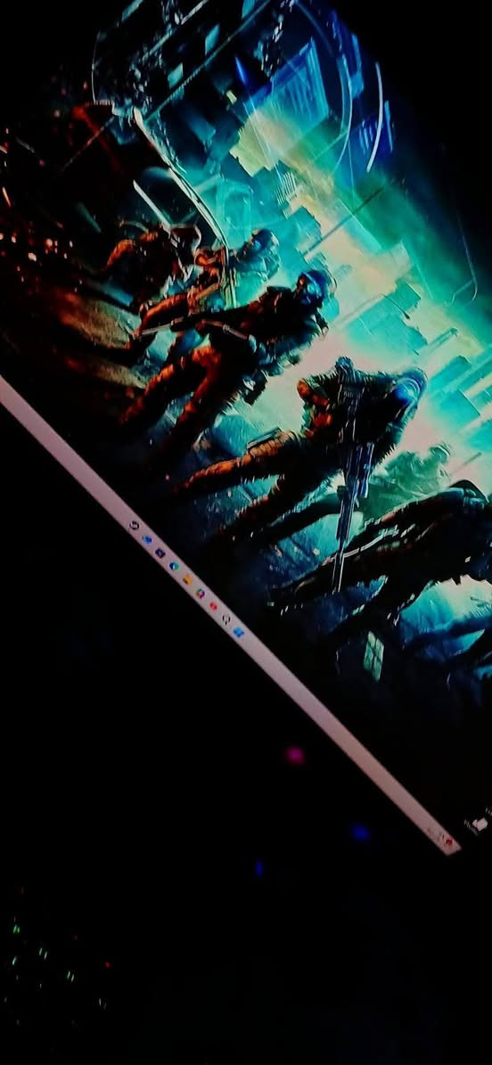 : سيت أب جيمنج متكامل (Full Setup) - نظافة 100% وأداء خرافى 🚀
​السلام عليكم شباب.. متوفر للبيع تجميعة PC متكاملة (باكيج كامل) نظيفة جداً وجاهزة للألعاب والبث المباشر والمونتاج. المواصفات مختارة بعناية للأداء العالي والشكل المميز.
​💻 مواصفات الكيس (PC Specs):
​المعالج (CPU): AMD Ryzen 5 5500 (أداء جبار وسريع جداً في الألعاب والبرامج).
​كارت الشاشة (GPU): NVIDIA RTX 3050 (8GB VRAM) - يدعم تقنيات تتبع الأشعة (Ray Tracing) والـ DLSS.
​الرام (RAM): 16GB DDR4 (سلاسة تامة في الأداء وتعدد المهام).
​التخزين (Storage): SSD M.2 NVMe 256GB (للنظام) + HDD 1TB (للمساحة الإضافية).
​الباور سبلاي (PSU): Warrior (اعتمادية واستقرار عالي).
​الكيس (Case): Vento Case (تصميم عصري بإضاءة RGB مميزة وتهوية ممتازة).
​🖥️ الشاشة والملحقات (Full Gear):
​الشاشة: Dahua 24 Inch FHD بتردد 144Hz (سلاسة خرافية واستجابة سريعة جداً للألعاب التنافسية).
​الطرفيات: كيبورد جيمنج + ماوس جيمنج + سماعة رأس (Headset) محيطية.
​🎁 هدايا مجانية مع السيت أب:
​مايكروفون احترافي (Mic): صوت نقي جداً للبث والتسجيل.
​ماوس باد احترافي (Mouse Pad): حجم كبير يغطي مساحة المكتب.
​💰 السعر المطلوب: مليون و 500 ألف دينار عراقي (وبي مجال ).
📍 الموقع: بغداد - الحسينية.
📞 للتواصل والاستفسار: *********** (اتصال أو واتساب).
