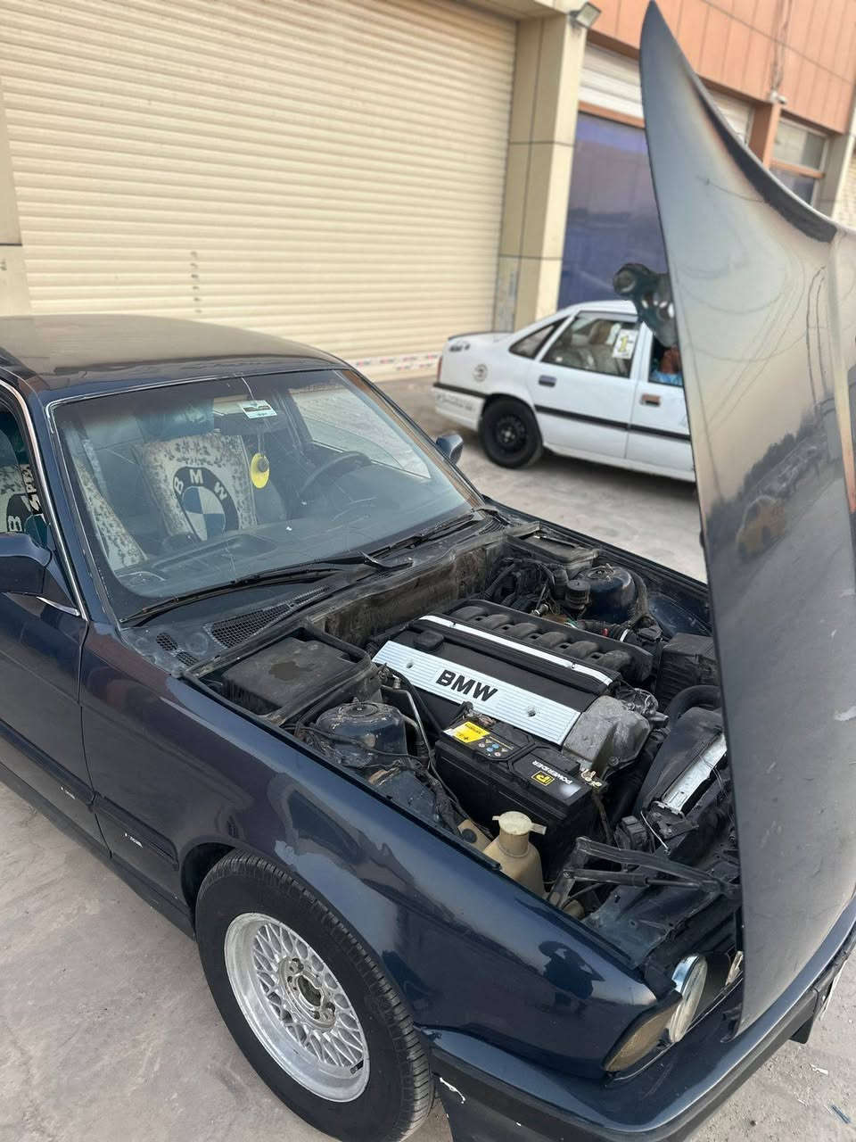 سلام وعليكم بيم البيع موديل 1990 520 صبغ جمالي تفاصيل عل رقم *********** ماكانه كركوك السعر 45وبيه مجال قليل  رقم جديد مشروع وطني الحد 2030 دفتر بانزين كامل بيه نوقص قليله
