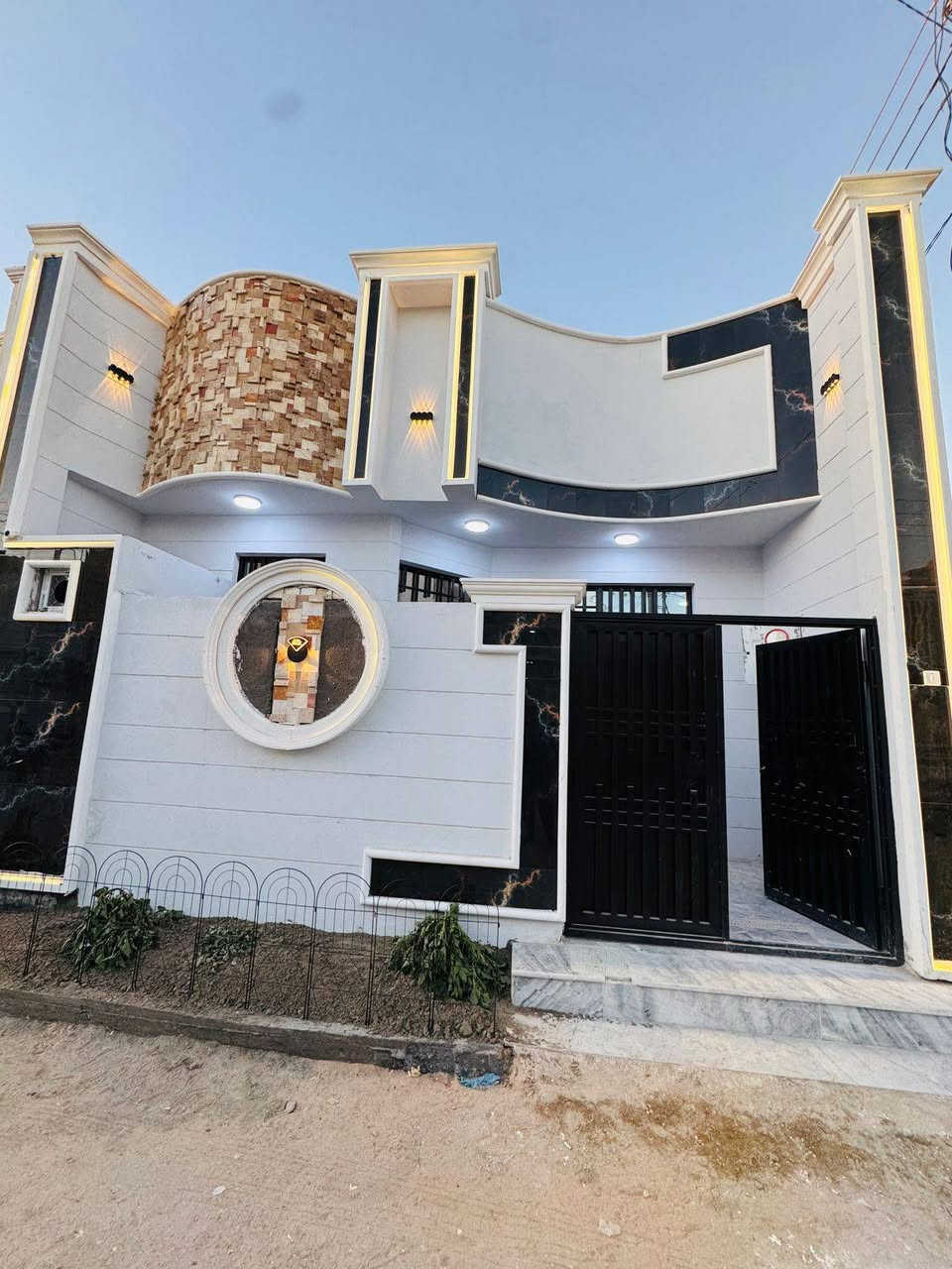 #عروض عقارات كربلاء 

🌟العنوان📍 كربلاء / مجمع الابداع السكني على طريق الرابط بصف علوه المامين المركزيه
 
🌟 طابو زراعي سند ٢٥ اقرار محكمه 

🌟المساحه 100 متر مربع طابق واحد  مسلح كونكريت درجة اولى 

🌟مكونات الدار 100(ستقبال +مطبخ +صحيات+صاله+ غرفه نوم +طارمة ) 
 
🟡⚫ للبيع +للبيع +للبيع +يوجد فيديو توضيحي للعقار المراسلة عبر الواتساب

 ***********

مستعدون لعرض جميع عقاراتكم وباي مكان في كربلاء بيوت قطع اراضي بنايات تجاريه اي شئ عندكم وتصوير مجاني فوتو غرافي 🏘🟢🌿
للستفسار اكثر الاتصال على الارقام التاليه
*********** مصطفى الابراهيمي
