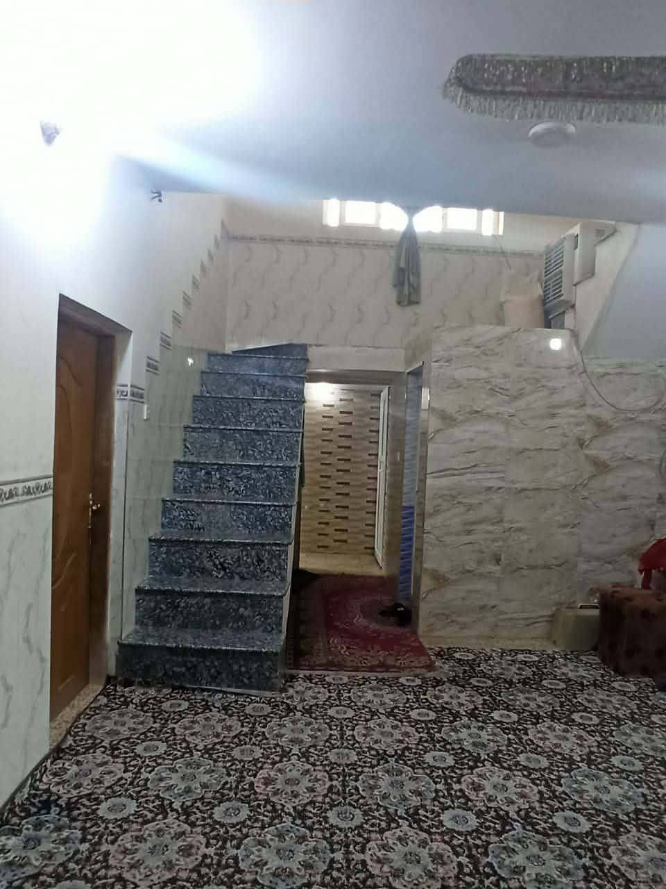 دار للبيع
المساحة: 200 متر
يتكون من: غرفتين نوم + كلدور + صالة + مطبخ
الصحيات: داخلية وخارجية
الطابو: زراعي سند 25
التحويل: مباشر باسم المشتري
📍 الموقع: تقاطع العلوية شريفة
🚗 عرض الشارع: 10 متر سعر 70 وقابل للتفاوض 
⚡ الخدمات متوفرة: ماء + كهرباء + مولد خط ذهبي
📞 للاستفسار: ***********
