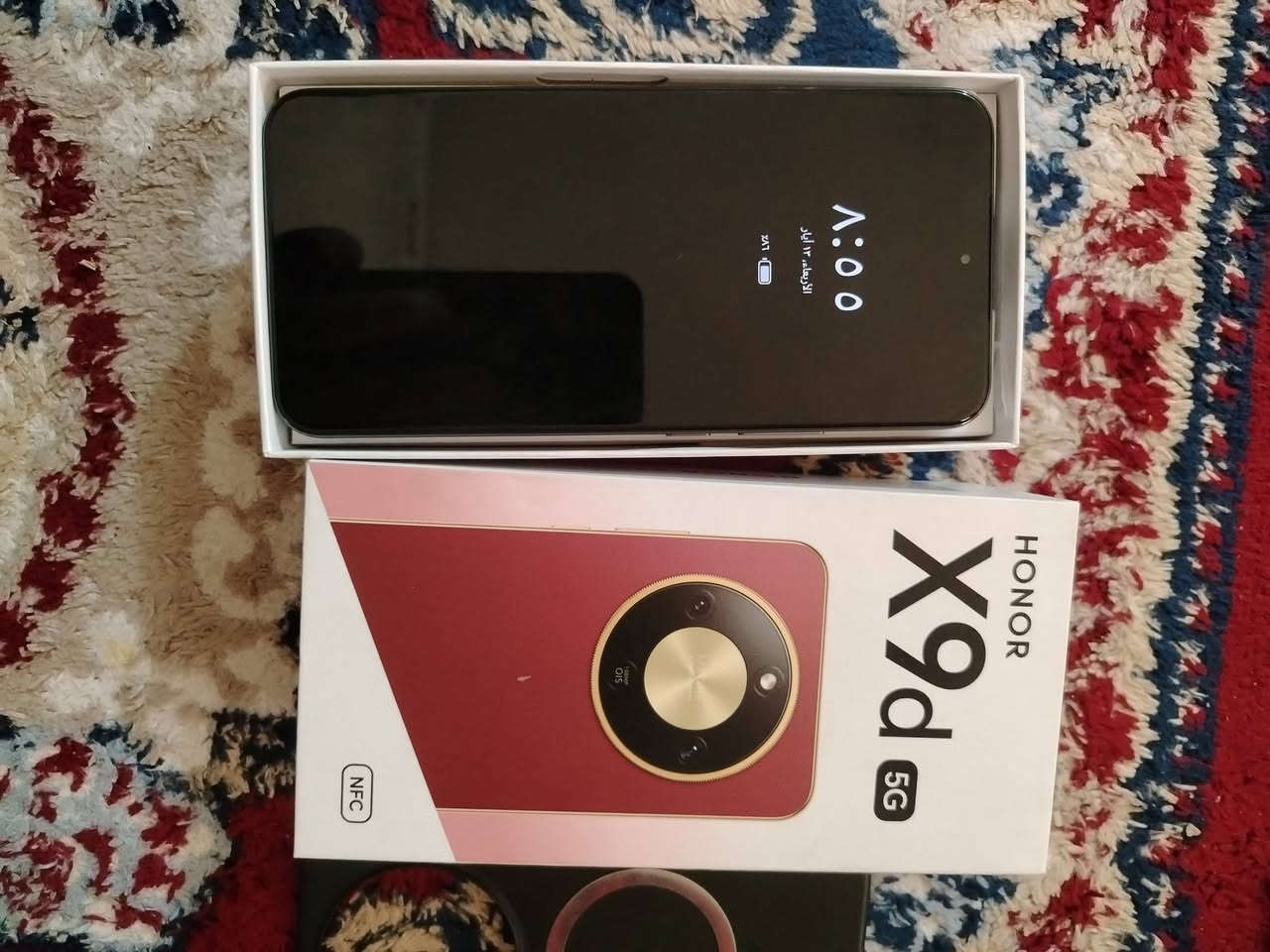 هونر x9D  ذاكر 256الرام 12
نضافة 95٪
   بي فقط صدعة بصيطة موضحة بل صور  بسبب ستان مال موبيل 
جهاز جداً نضيف وكامل ملحقات 
العنوان بغداد مدينة الصدر توصيل ما عندي 
الشري تصال على رقم فقط ***********
سعر 400الف  ماخذة ب 520الف
