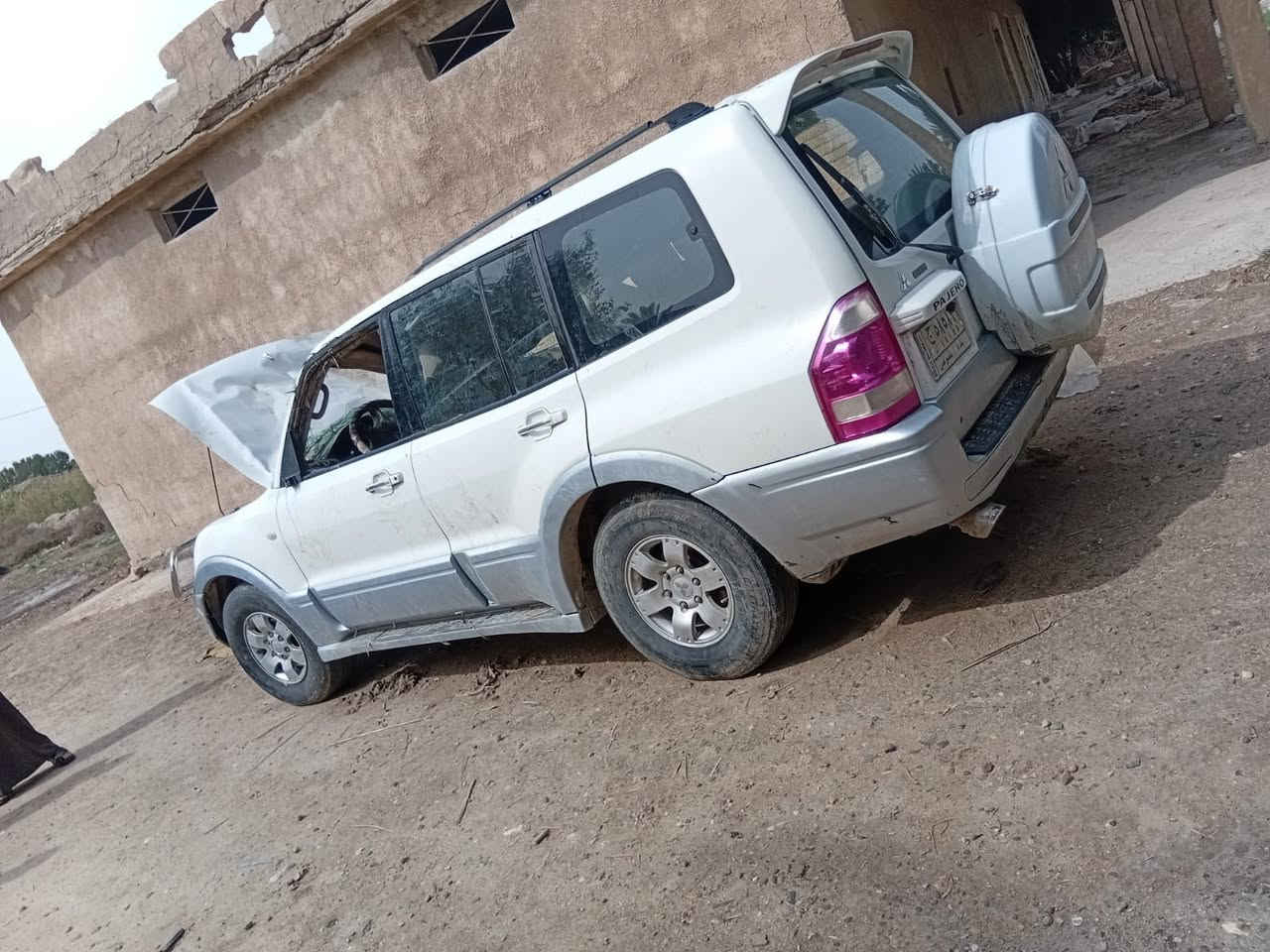 السلام عليكم للبيع باجيرو 2007 رقم بغداد تنباع على حادثه السعر 55 وبيه مجال ‭0783 821 4853‬
