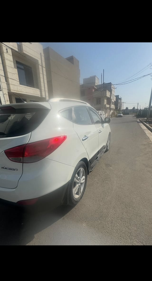 السلام عليكم توسان خليجي مديل 13 فول ما عده البصمه كير مكينه مكفولات سونرها بل منشور ماشيه 157 مكلف بل نشر تصل عله صاحب سياره ***********
