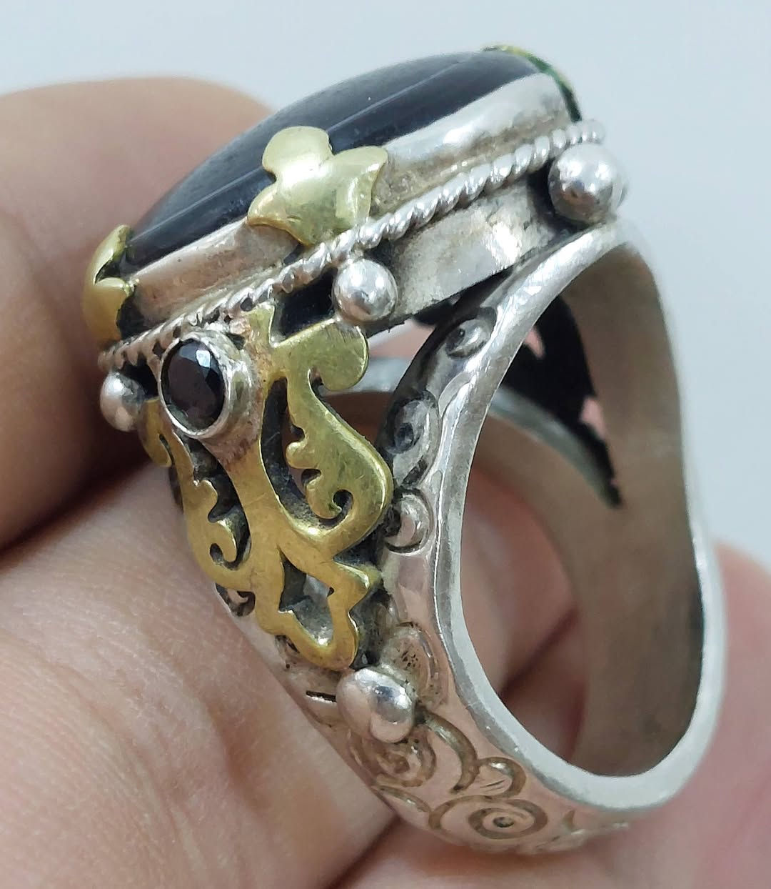 جزعة بقرية قدييييمة صياغة يدوية انتيكة بغداد ***********
