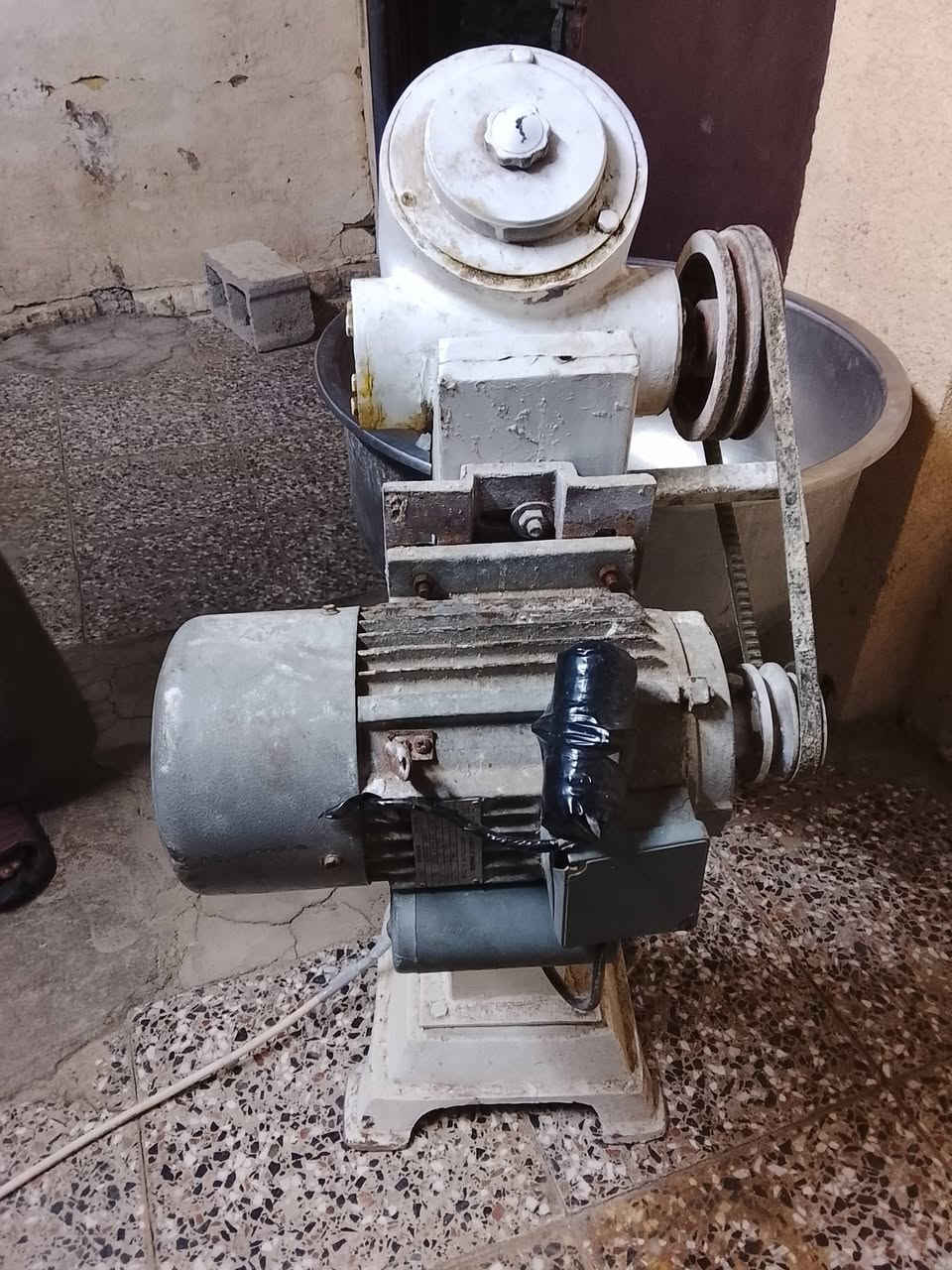 السلام عليكم 
عجانه ايرانيه ستيل 50كيلو للبيع ما مشتغله ابد جديده بس مفحوصه مكانها بغداد الحسينيه وهاذ رقم صاحبها اني مكلف بالنشر وبي واتساب ***********
