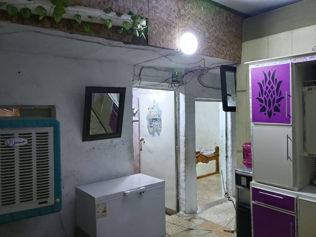 سلام عليكم بيت البيع في الشعله

قطاع الثاني البيت. مساحه 160 
هذا رقم ابو البيت مباشر.     ***********
