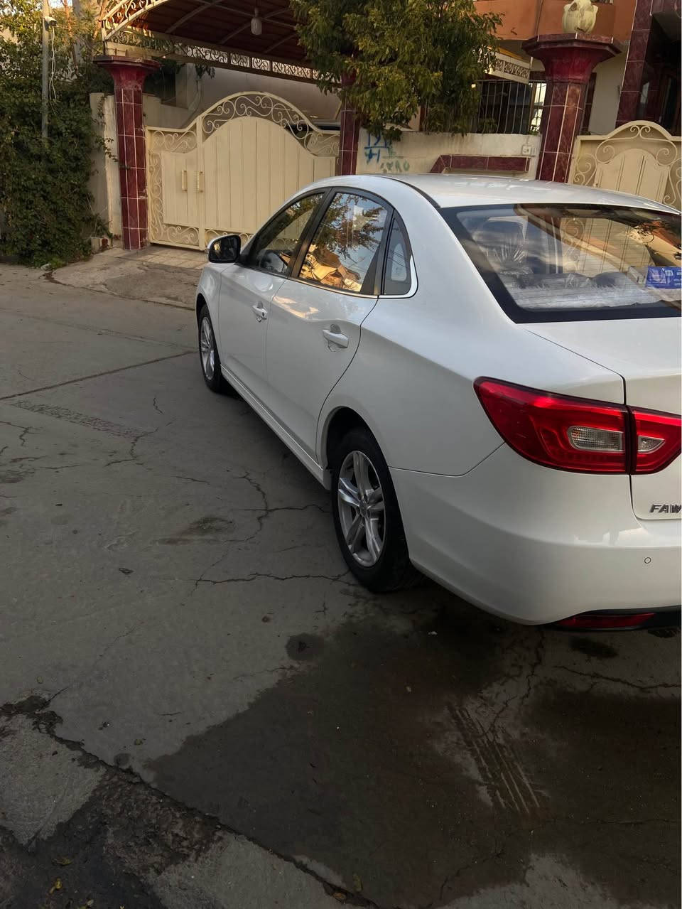 فاو بيسترون صالون 
موديل 2018
السيارة كلين 
موصفات 
شاشة 
سقف سلايت 
جامات كهربائية 
السعر 97$ بيها مجال قليل 
رقم موبايل *********** كركوك, العراق
