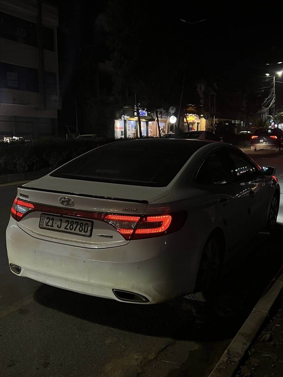 سلام عليكم
Azera v6

2013

3.0

فول للاخير 

بصمة 

كشنات كهرباء

تحكمات ستيرن 

شاشة اندرويد 

كامرة 

لايت زنون 

مكينة بشرط مامفتوحة

بيها صبغ ربع البنيد وربع جاملغ يمن 

***********

سعر١٣٠

مكانهاموصل ايسر
