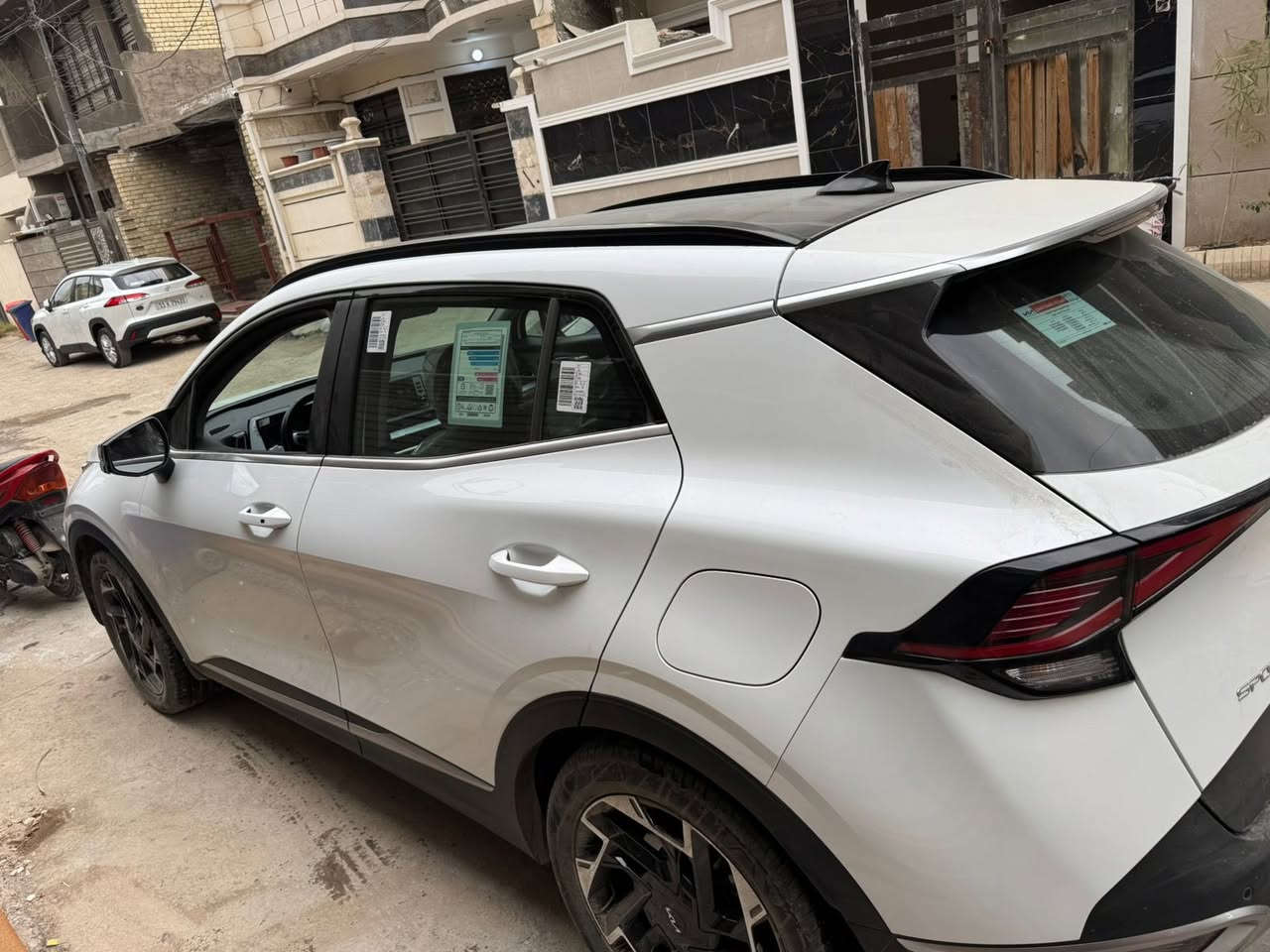 سلام عليكم 
مر خصت مدير الكروب 

سبورتج موديل ٢٠٢٥ فول 

ماشية ٣ الاف زيرو سياره ضمان الدولية 

فتحت سقف 
رادارات جانبية 
كشنات تتفئه 
استيرن هيتر 
شاشة جبيره 
كشنات كهرباء 
جنطة كهرباء 
لد امامي 
سياره فول مواصفات 
مكفولة من كلشي من بارد صبغ شخط ورصعة سياره على وضع شركة بعدهي زيرو 
بسمي سياره مكانها بغداد الدوره 
سعرها ٢٥٥ ورقة 
***********
