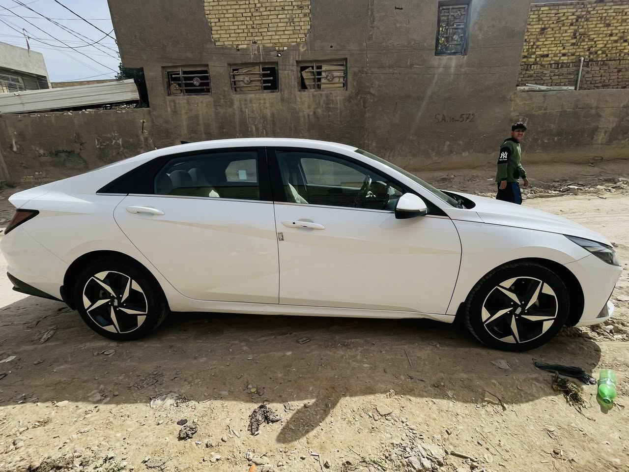 سلام عليكم الانترا 2021 خليجي سياره للبيع وسياره مو حره مطلوبه مصرف بعد سنه وتخلص بيه ضربه باب وجاملغ غيره هذا شي مابيه 
سياره نضيفه سعره 155 وبيه مجال 
ارقام تواصل ***********

‭0772 486 2848‬
