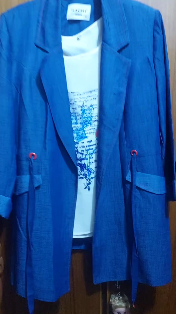 سترة وستراب  تلبس من قياس ٤٤ ل٤٨ ...السعر 20 توصيل 3 الاف كل محافظات .القماش صيفي بارد .


**إذا كنت صاحب هذا الإعلان وتريد حذفه لأي سبب، رجاءا أرسل رسالة إلى الدعم الفني**