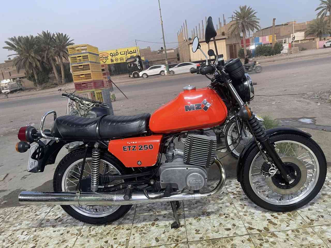 سلام عليكم دراجه ٨٨ مال باله للبيع كصه ١ قطرت لحيم مابي بدون  كله بلاد راس وجعب الماني   مكان بابل حله   الشراي هاذا رقمي ***********
