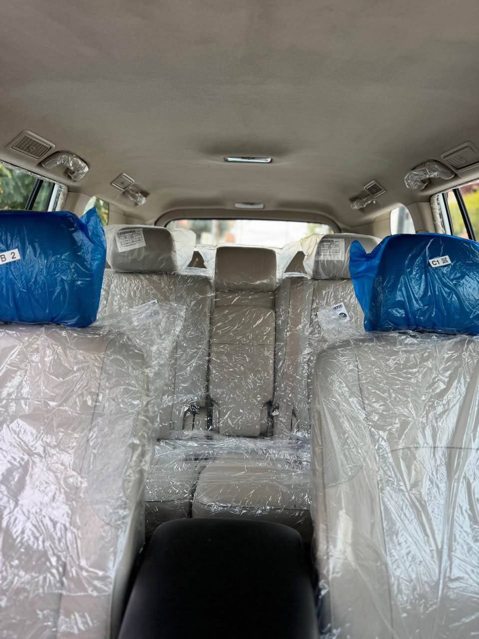 كوردى +عربي
سلام عليكم 
تويتا برادو TX موديل 2010
به س بونيتى سبوغه 2 تعديل ساردى هه يه 10سم
زور خاوينه 138 هه زار روشته وه 
مكينه 4 پستونه  2.7L
مواسه فاته كانى 
3 سى ريز كوشنه 
تبريد مركه زيه
كوشنه كانى جلده 
هوك + حه ساس دواوه + كاميره + شاشه 
ئاوينه شفته + ئاوينه ايشاره ته 
سه لاجه + ABS + ده بل اكسله 4X4
شوين كه ركوك 
نرخى 190$ مجاليكى كه مى هه يه 
***********
***********

السلام عليكم 
برادو TXللبيع موديل 2010 جديد ماشي 138
بس بونيد صبغ و بي مكانين تعديل بارد 10 سم
محرك 4 سلندر 2.7L 
تبريد 3 قطع 
7 راكب
كشنات جلد بلادي 
هوك خلفي 
حساسات خلفيه 
مخرج كهرباء
مري شفط 
اشاير بلمري 
كامره خلفيه + شاشه
سلةجة    ABS
دبل اكسل 4x4 
مواصفات البرادو المعروفة
سياره كامله ونضيفه مابيها كل نقص 
سعر 190 وبيه مجال بسيط
مكان كركوك 
رقم موبايل ***********///*********** كركوك, العراق
