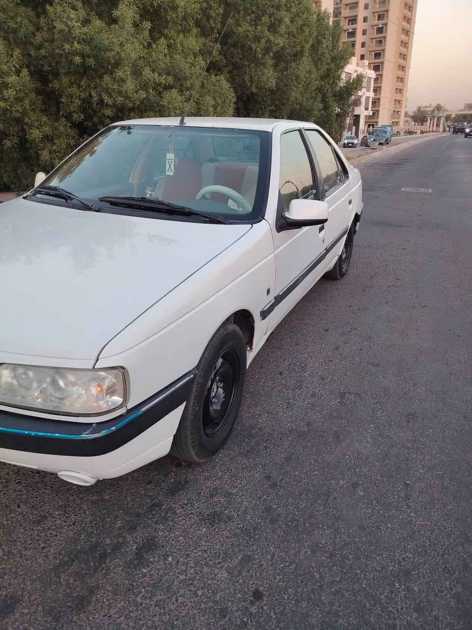 السلام عليكم 
بيجو لميس 2012 للبيع 
رقم بغداد انكليزي بأسمي
مكينه بيها تبخير قليل وكير وتبريد خير من الله 
حداديه زينه تخم تاير جديد 
الكهربائيات كلها شغاله 
بيها جاملغ امامي مصبوغ جماليه 
وجاملغ خلفي بي طخه مصلح ومصبوغ 
السعر ٣٧ وبيها مجال 
مكاني كفائات السيديه 
رقمي ***********
