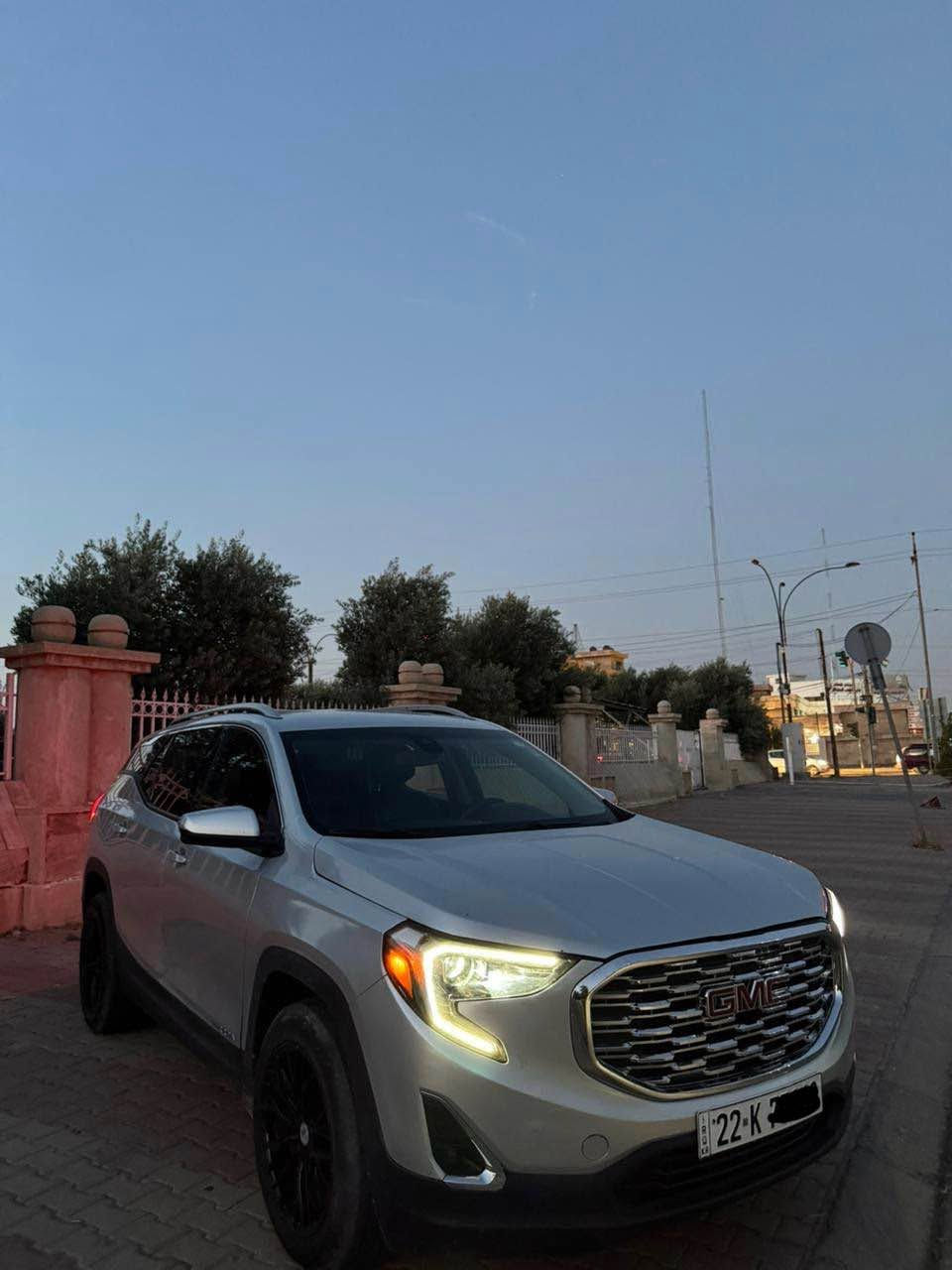 GMC Terrain 2021 SLT
چالمغی لای سەکنی هەیتی تۆزێک ناو چاملغی گرتووە قەپاغ سندوقی بستەک تعدیلی هەیە بۆنیدی سبوغە سەیارەکە فوللە دەبل ئەکسل و تاک ئەکسل ٦ دووگمە و کوشین سارد و گەرم 
سەیارەکە گێر و مەکینەی بە شەرتە کارەبایاتی بە شەرتە ئێرباگ سوکان و شان تەقیوە سیستەمە 
سەیارەکە سحری ١٤٣ وەرەقە و مەجالێ برایانەی تێدایە
*********** أربيل, العراق
