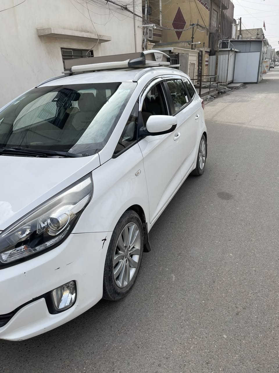 السلام عليكم من رخصه الادمن 
سياره كيا كارنس 
موديل 2016
رقم بغداد انكليزي  سياره ب اسمي تحويل ثاني يوم
سياره جاهزه من كلشي على ايدي 
ماشيه 104 الف
تحكمات ستيرن 
تدفئه تبريد شغال 
سبعه راكب 
محرك 2000
مابيها حادث مابيها صبغ مكفوله 
مستعجل على بيعتها محتاج فلوس 
السعر 145 وبيها مجال بسيط حك الجيه 
مكاني بغداد الطوبجي خلف سجن الاحداث
*********** الاستفسار
