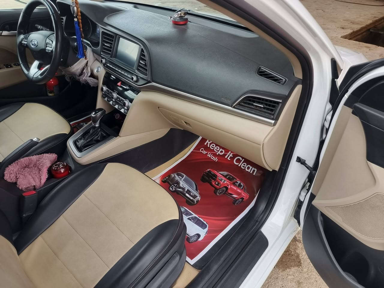 سلام عليكم   انترة البيع مديل 2020 محرك 2000 دوش ماشيه76سياره حلوه مال جناي سعره 142بيه مجال  الهاتف ***********
