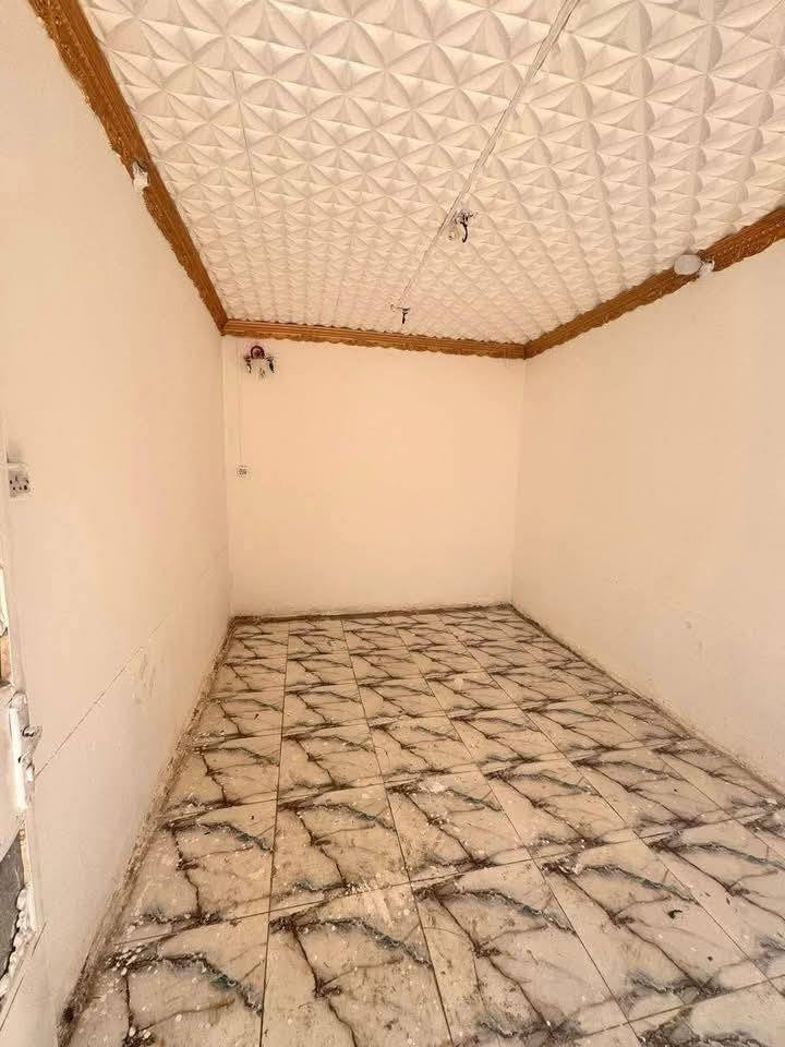 يوجد دار الايجار البيت دولان
العنوان السكان دور الألبان قرب سيد جعفر 
البيت يحتوي على غرفتين نوم وصاله ومطبخ وصحيات واستقبال وطارمه زغيره 
البيت نضيف جدا جدا وعالي عن شارع موقع جدا حلو 

اي استفسار اتصال على الارقام التاليه 
*********** بإدارة ابوامجد الكرعاوي العقار 
*********** بإدارة ابورقيه العرداوي العقار 

ومراجعه للمكتب اسم المكتب الغيث للعقار 

عنوان المكتب حي العسكري الاول قرب مطعم كباب نذير الشارع مباشره
