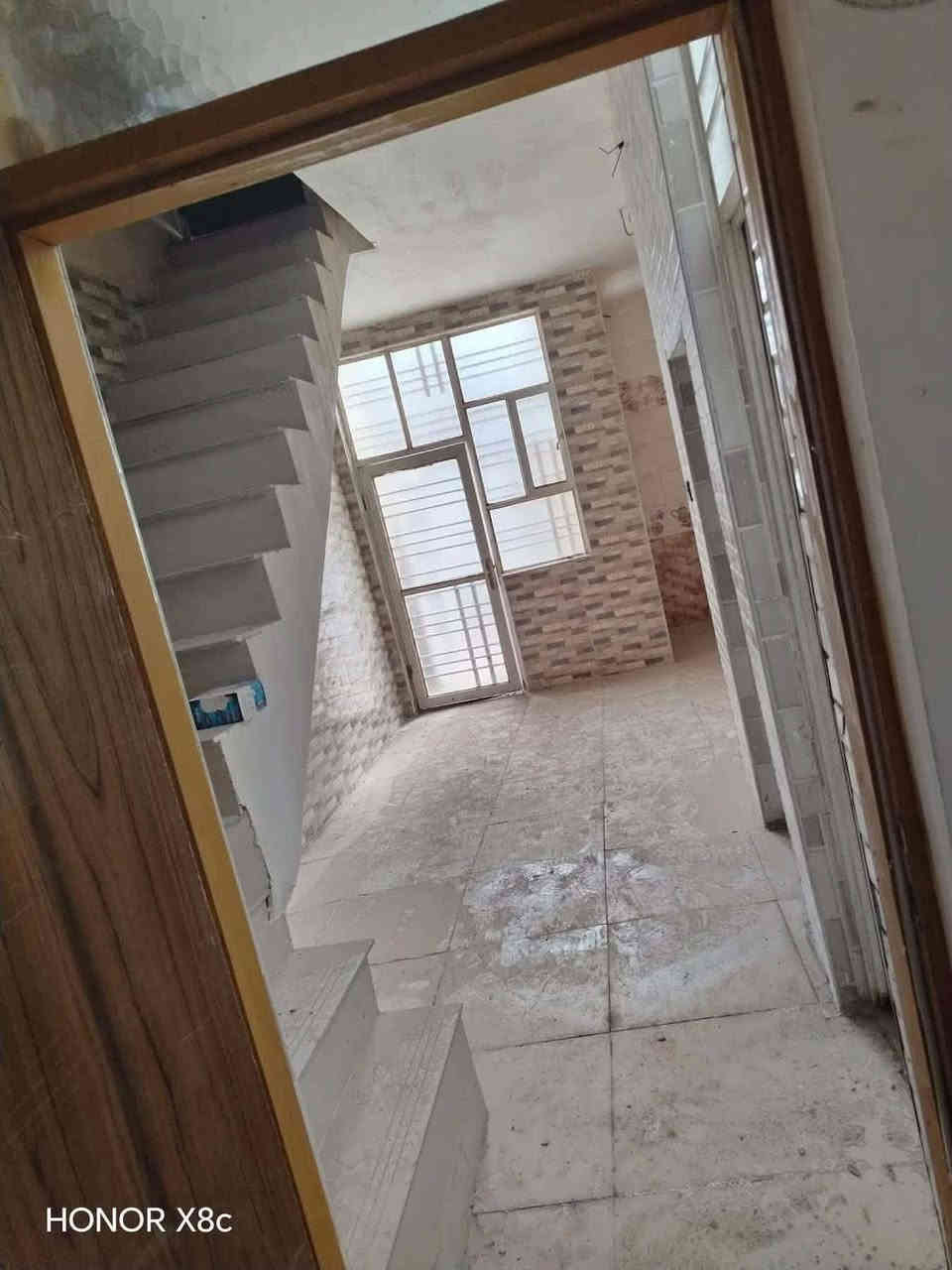 بسم الله الرحمن الرحمن الرحيم بيت للبيع المساحه 50 متر مربع بناء درجه اولى طابو زراعي سند 25 مرقم من قبل البلديه مشمول بلتطويب #خط_اول  السعر 20مع المجال يحتوي على غرفه +صاله+مطبخ+ بناء طابوك جمهوري اساس وسقف صب كونكريت بناء درجه اولى متوفر جميع الخدمات ماء كهرباء تبليط للاستفسار ***********
