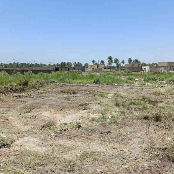 قطعه طابو  زراعي سند 25 للبيع ( المكان وره ملعب الهاشميه / حي الزهراء )
كافه الخدمات واصله يمها من ( كهرباء / ماء )
السماحه ( 200 ) متر 

التواصل ع الرقم ( *********** )
