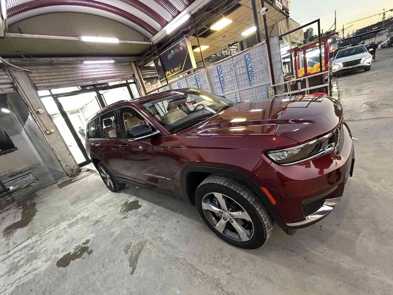 جيب موديل 2021 
خليجي
بيها قطعتين صبغ كما موضح بالسونار 
ماشية 50000km
لميتد limited 
فول مواصفات 
سبعة راكب 
ستة سلندر 3.6L
رادار أمامي 
تحديد مسار
مثبت سرعة تفاعلي 
نقطة عمياء 
حساسات خلفية +كاميرة خلفية 
نظام توقف ذاتي عند الرجوع للخلف 
نظام توقف للطوارئ للمشاة 
دفع رباعي
بنوراما
كشنات جلد: 
الأمامي تدفئة +تبريد 
الخلفي تدفئة
كاميرة داخلية
السيارة جديدة و نظيفة

للاستفسار
***********
