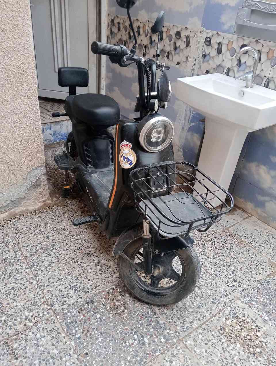 متاح ماعرف شسمهة بطارياتهة تقرة 9شوية هابطة يعني اذا داريهة شحن تمشيك اريدهة ب225مكاني شهداء البياع ابيع عل فحص


**إذا كنت صاحب هذا الإعلان وتريد حذفه لأي سبب، رجاءا أرسل رسالة إلى الدعم الفني**