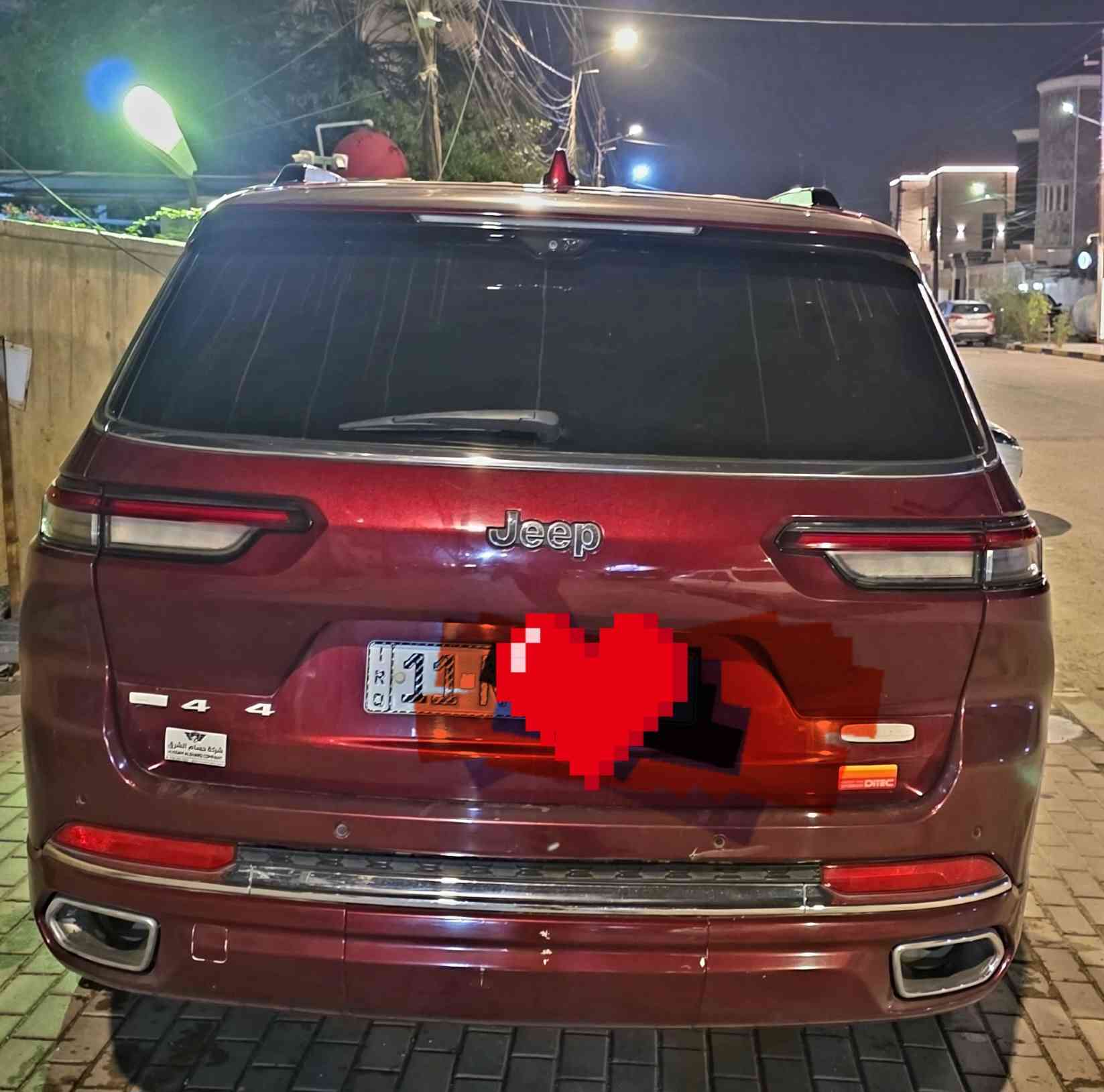 جيب كراند شيروكي اوفرلاند .
الموديل : 2021  . 
المحرك : 5700 - V8  . 
العداد :   (26 الف ميل )

المواصفات :
* دفع رباعي 4x4 . 
* نظام تعليق هوائي (جكات). 
* قيادة ذاتية عند المنعطفات. 
* رادار امامي مع مانع تصادم . 
* تحذير الخروج عن المسار . 
* تحذير النقطة عمياء  .
* نظام تحذير عند التقاطعات. 
* نظام تحذير عند تجاوز السرعة المحددة.  
* نظام تقليل الضجيج داخل المقصورة. 
* إنارة محيطية. 
* شاحن موبايل وايرلس. 
* تعديل وضعيات مقود السائق كهربائيا. 
* مرايا تعتيم ذاتي. 
* المرايا الجانبية قابلة للطي كهربائيا. 
* نظام الصوت 9 سماعات.
* ويل قياس 20 انج .
* سقف بانوراما .  
* شاشه كبيرة 10.1 انج . 
* نظام الخرائط (GPS) .
* عرض خرائط الطريق على لوحة القيادة.
* لوحة القيادة بقياس 10 أنچ.   
* كاميرا للمرأة الداخلية. 
* المصابيح الأمامية زنون .
* كشافات الضباب زنون . 
* دخول ذكي. 
* بصمة على 5 ابواب للدخول الذكي. 
* تشغيل عن بعد .
* الصندوق الخلفيي كهربائي .
* فتح الصندوق الخلفي مع حركة القدم.
* فرش المقصورة الداخلية من الجلد الطبيعي الفاخر .
* اضافات من الخشب الطبيعي للمقصورة الداخلية. 
* ذاكرة لحفظ وضعيات الجلوس للسائق. 
* ذاكرة لحفظ وضعيات الجلوس للراكب.
* مساج للمقاعد الامامية السائق والراكب. 
* المقاعد الأمامية كهربائية .
* المقاعد الأمامية تبريد وتدفئة .
* المقاعد الخلفية تدفئة .
* ستائر للشبابيك الخلفية. 
* انارة داخلية LED متعددة الالوان . 
* حساسات امامية. 
* حساسات خلفية . 
* 5 راكب .
* مكيف خلفي مع وحدة تحكم منفصلة . 
* تدفئة ستيرن . 
* مانع تصادم خلفي .
* بلوتوث تلفون . 
* محدد سرعة . 
* نظام التشغيل والاطفاء الاوتوماتيكي .
* نظام بريك اوتماتيكي .
* الضرر / تبديل بنيد و مدكر امامي مع صبغ و بارد قليل بدون ايرباك و رقم الشاصي مرفق مع الصور 
***********
----------------
مكاني البصرة
السعر ٢٧٥
