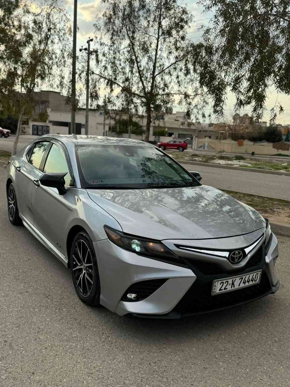 كامري موديل 2021 مواصفات SE فول مواصفات بدون فتحة وبصمة السيارة نص جاملغ خلفي صبغ وشبر باب بدون دواخل بدون ايرباك بجم وخلف كبس ماشية 54 الف  كير محرك صدر كهربائيات كلة بشرط رقم الشانصي موجود بل منشور ***********؟ فايبر واتساب موجود مكان اربيل
