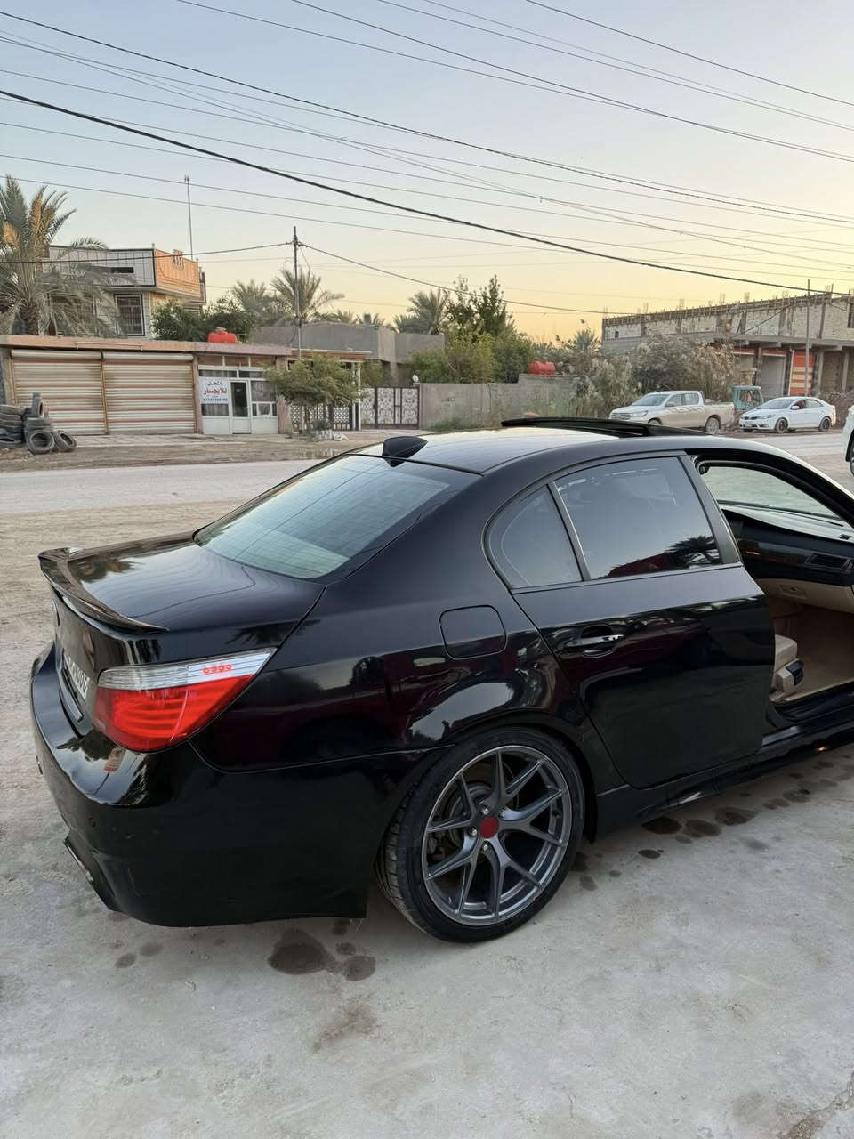 ٥٣٠ نوزل قصير N52 مكينه وكير حاويه شادهن قبل شهرين. جدد شرط
كير كوبرا

موديل2008 خليجي 
مكفوله من الحادث بيها بالدور الخلفي طخه بسيطه بس
صبغ حزام
مري شفط
وترحيب
فتحه  سقف 

داخل بيجي فول ٥ بردات  كهرباء

ويل BBS  وتخم. تاير حجم ١٩ اصلي وتخم سبيسرات اصليه حديد

دركه ام. تحكم. كروز سرعه  كله شغل
تبريد منضومه كلها جديد  تبريد كلش قوي
 دعاميات ودوس M5
 رقم  اربيل جديد وكله بسمي والمالك مالتها  صديقي بنجف
 لايت. داينمك يتحرك ويه الستيرن
بك لايت لد موًعادي 
هواي بيها تفاصيل بعد
سعر ١٢٠
 سياره جاهزه مكاني حله ***********
