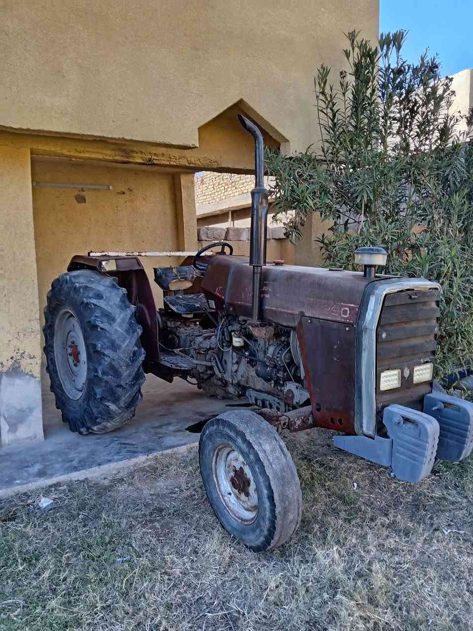 السلام عليكم مكينه للبيع حجم 290 موديل 81 السعر 9,000,000 المكان القرمه ابراهيم بن علي ***********
