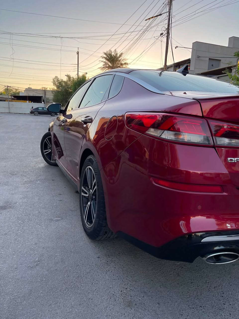 الموديل: كيا أوبتيما (Kia Optima)
الفئة: S
 سنة الصنع: 2019
 السعر: 14,000$ (شدة و 40 ورقة)
 الموقع: بغداد
 المسافة المقطوعة: 114,000 ميل
 المواصفات: وارد أمريكي
⚙️ المواصفات الميكانيكية والفنية:
 المحرك: 2.4 لتر (4 سلندر)
 ناقل الحركة: أوتوماتيك
 اللون الخارجي: مارون (عنابي مميز)
 اللوحة: أربيل (خصوصي)
 الضرر/الصبغ: قطعة واحدة فقط مطلية
 الداخلية: مقاعد نصف جلد (تتسع لـ 5 ركاب)
✨ المواصفات والمميزات الإضافية:
 سقف بانوراما
 شاشة ذكية مع نظام أبل كاربلاي (Apple CarPlay)
 بصمة تشغيل ونظام المفتاح الذكي
 كاميرا خلفية ومستشعرات وقوف (حساسات)
 مقاعد كهربائية التحكم
 مصابيح أمامية زينون
📞 للاستفسار والتواصل المباشر:
يرجى الاتصال على الرقم: ***********
