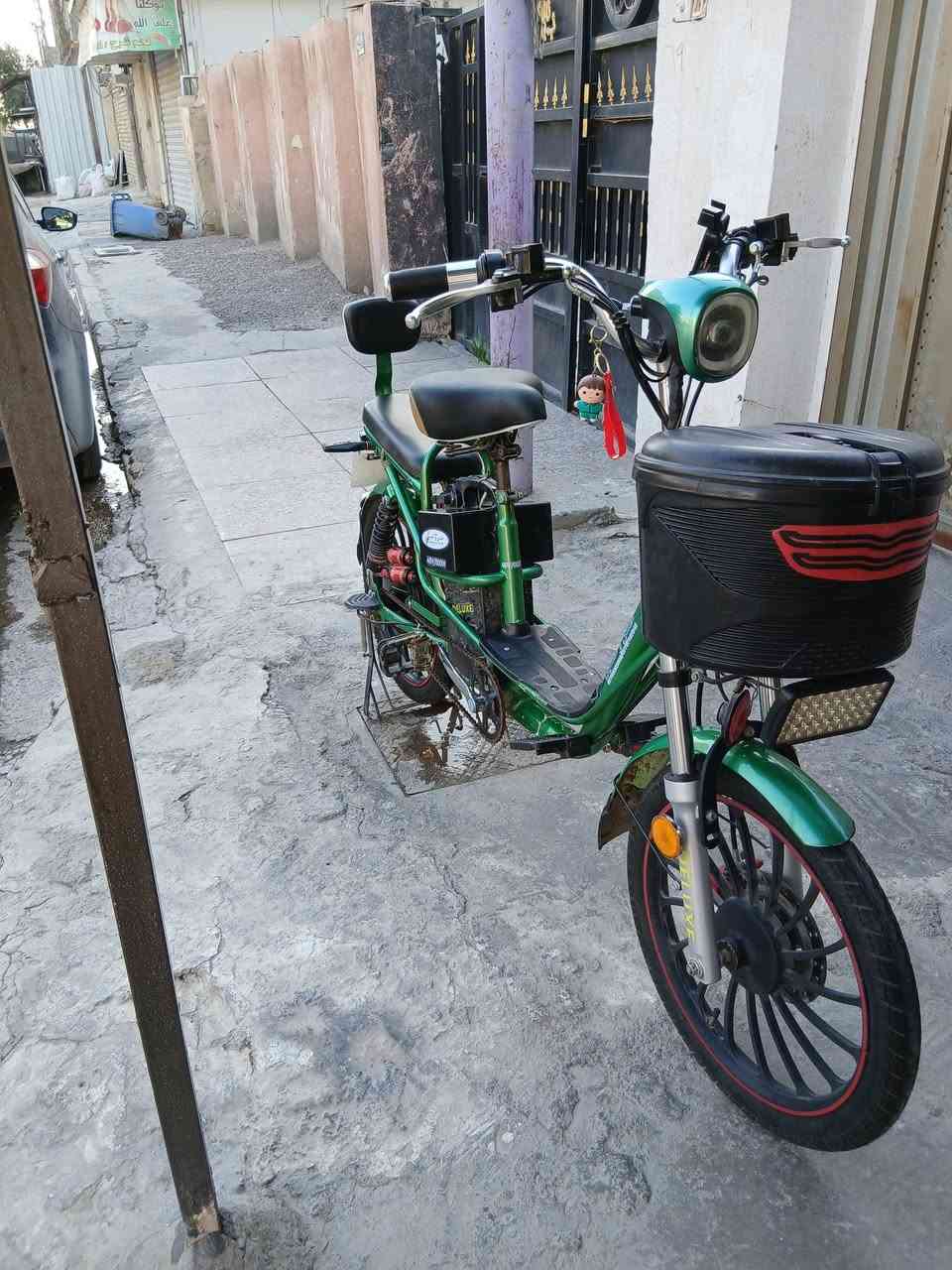 السلام عليكم دراجه شحن حجم 20 موديل 2023 السعر 350 وبيه مجال  بطاريه جديده الاصليه لوك بعده ب جيس التاير الامامي جديد مابيه نقوصات اي عطل مابيه للاستفسار خاص او الاتصال على الرقم *********** وتساب

