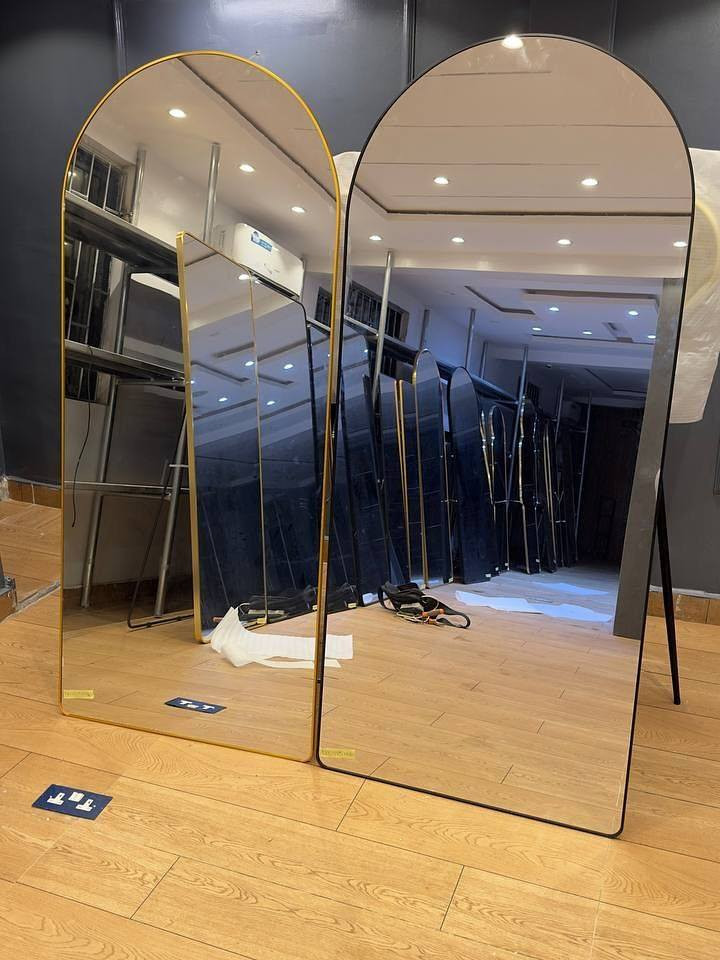 مرايا حجم جدا كبير ايطار ذهبي يصير تتعلك ويصير ستاند للبيع للحجز مراسله واتساب ***********
