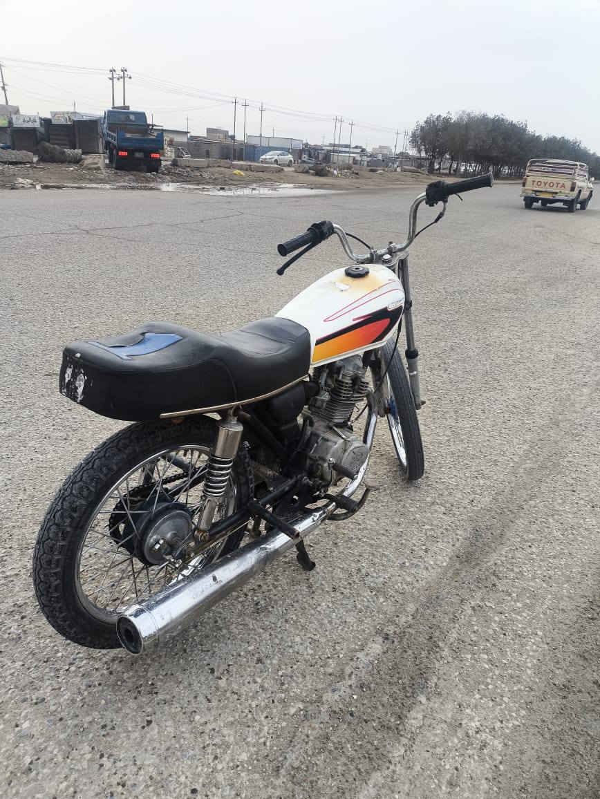 سلام عليكم درجه شاصي نامه اصلي  مكينه نامه اصلي جارده وقبق مبدل مكينه ناعمه شلعه ومعدل وياله جدد سعرها 350 وبيها مجال قليل قليل مكان ناصريه مركز ***********
