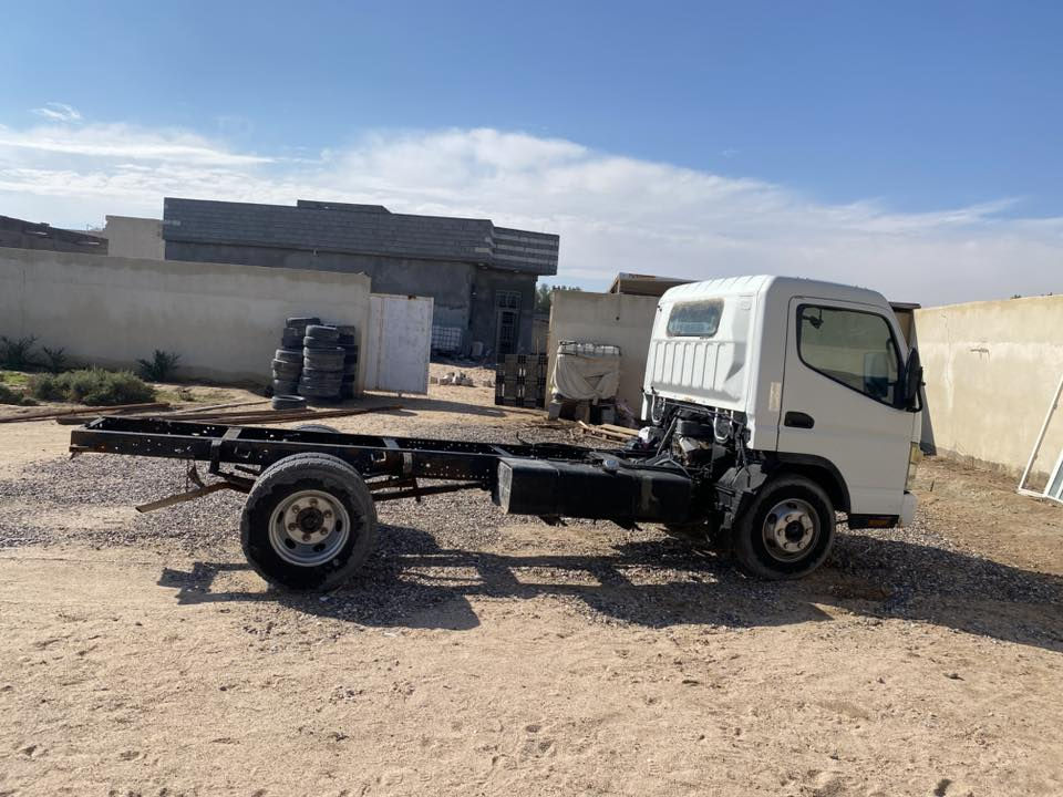 السلام عليكم كنتر 2009 رقم بصره سياره نضيفه مكينه و كير و شاصي و السياره مكفوله السعر 155 نهائي المكان البصره ***********
