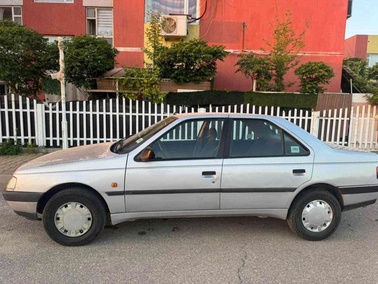 سلاوی خواتان لیيیت 
پژۆ 405 بۆ فرۆشتن 
سەیارەکە زۆرپاکە مالی دۆستە ڕەقەم بەعدا بەناو ی خۆمانە سەیارەکە بێ بۆیاخە تەنها بۆنیدی کاڵ بوتەوە سەیارکە تەبریدەتەقە ڕەقە بەشرت گیڕو مەکینەی بە شەرت نرخی 40 گەڵاو معامەلی برایانە.... *********** السليمانية, العراق
