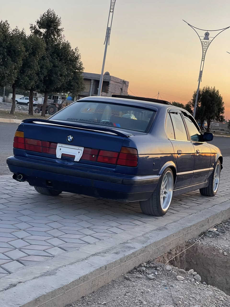 سلام عليكم للبيع بيم ام موديل 91 مكينه 25كبس  مكينه كير كفاله صدر جديد ويل Mاصلي  سيارة كلش حلوه و نضيفه السعر 45وبيها مجال كلش بسيط العنوان ديالئ بلدروز لاستفسار ***********
