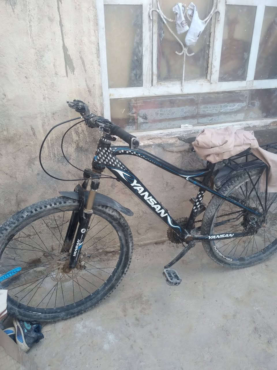 بايسكل المنيوم للبيع ب٥٠ وبي مجال الحجم الكبير ***********
