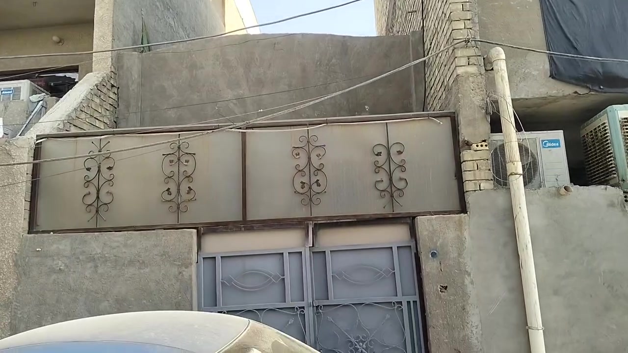 سلام عليكم الدار للبيع مساحه 80 طابق واحد بناء 23 نضيف جدا وجاهز للاخير كامل الخدمات من كلشي ب2/9 بلبدايه طابو 25 معى ابو السند 
سعر 83 وبي مجال للمشتري 
***********
 او مراوس معى الفرق جسر ديالى او سلمان باك او المناطق القريبه
