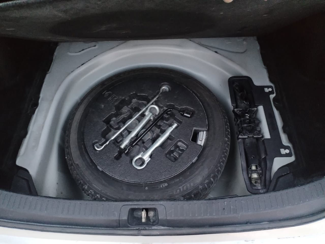 السلام عليكم كورلا 2023 خليجي ساز
موصفاتهة 
بعدهي بضمان الشركة 

محرك 1800 بانزين 

بصمة + دخول ذكي 

نظام ترحيب عند اقتراب 

تبريد قطعتين 

حساس استشعار عن القتراب 

نظام قيادة ( سبورت وعادي ) 

كيجات دجتل شاشة 

حساس امامي و خلفي 

مانع انزلاق 

شاشة حديثة 

مري شفط 

حساس اطار وحساس مطر 

السيارة كفالة عامة من حادث او صبغ عامة بعدهي بوضع شركة  حتى كتلوكات الشركة بعدهي بالضمان 

المكينة والكير عامة من كلشي 

عنواني بغداد حي الاعلام رقمي *********** 
السعر 166
